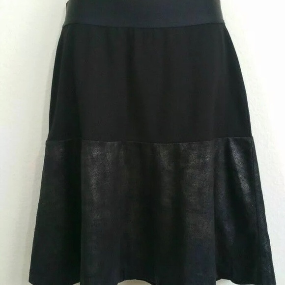 Cabi Black faux leather skirt - Picture 2 of 6